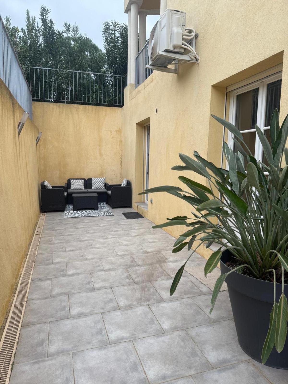 Detente Bas De Villa Jacuzzi, Piscine A 15 Min De Nice Каррос Екстер'єр фото